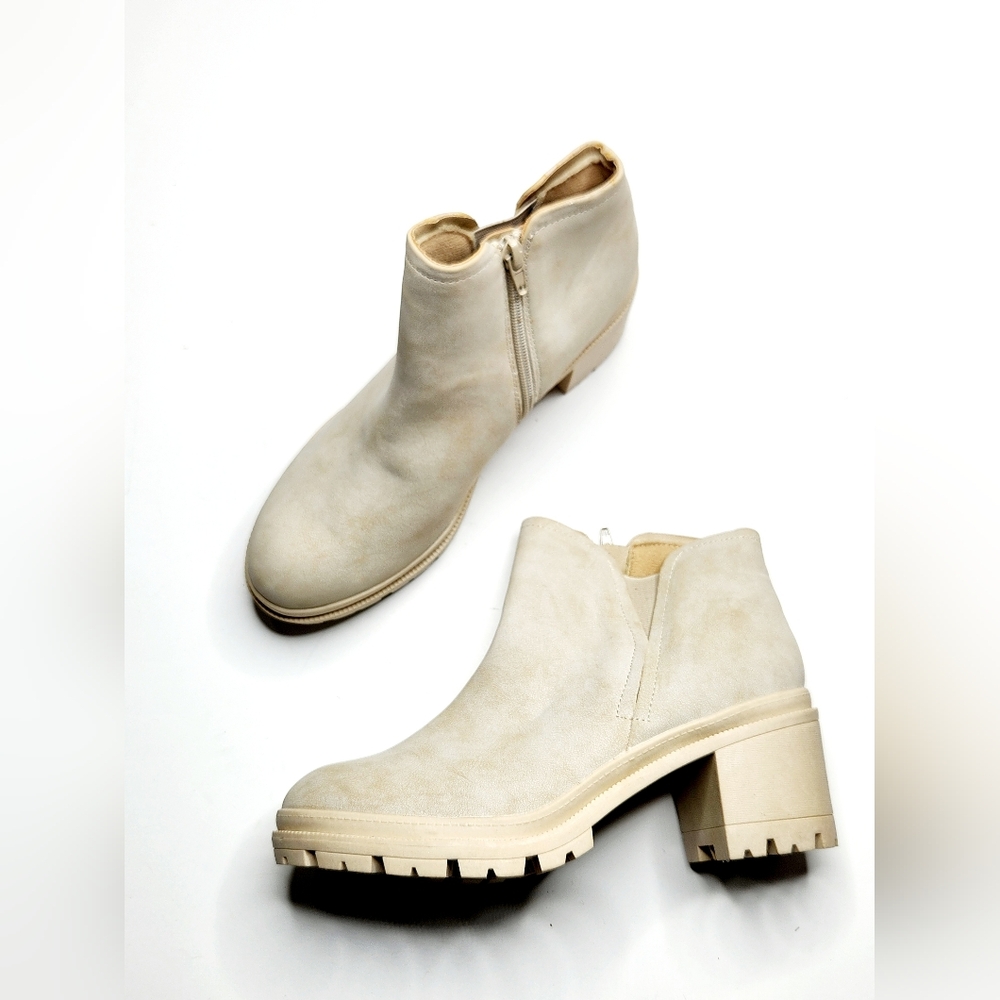 NEW Jellypop Size 9 Natania Cream Boots Thread Lug Sole